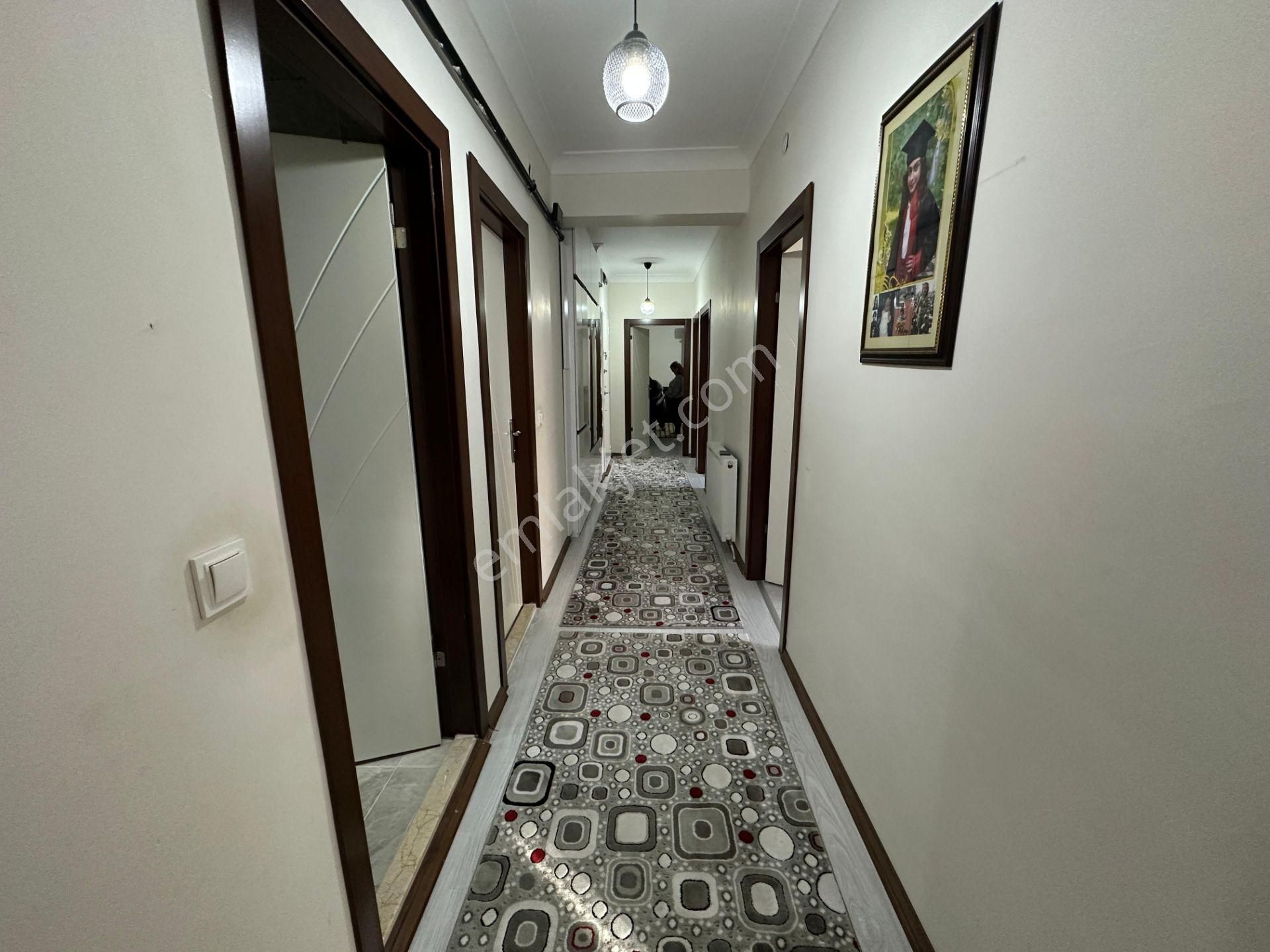 Acil Satılık Full Yapılı Emsalsiz 4+1 Ön Cephede İskanlı Daire - Görsel 14