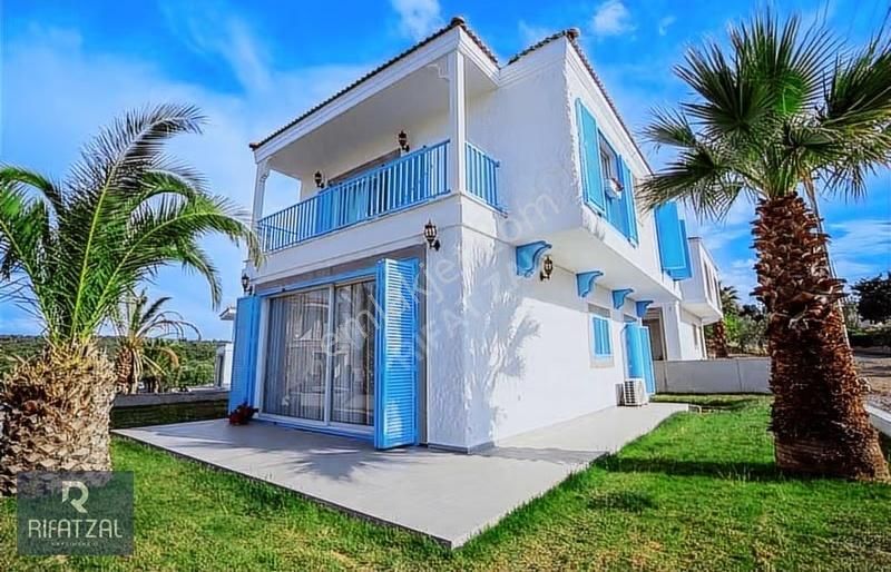 Ayvalık İlios Villaları'nda Deniz Manzaralı 4+2 Villa