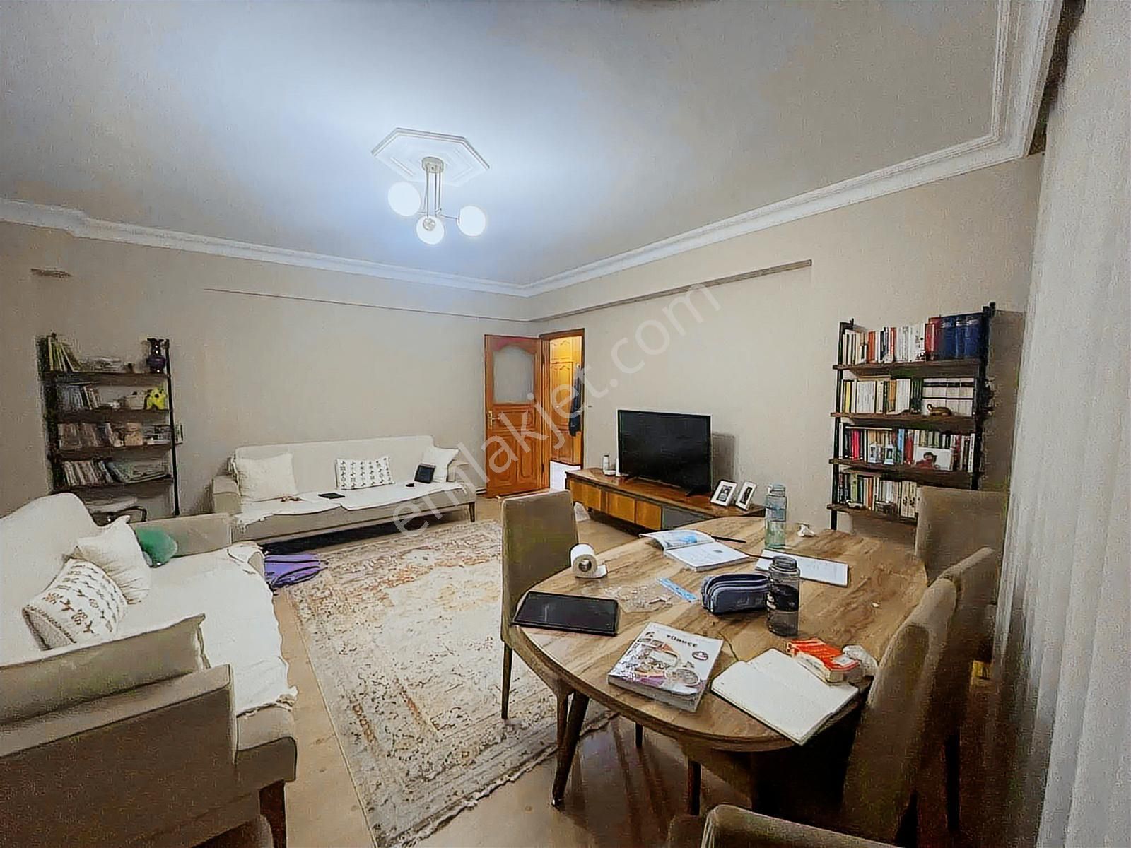 Metrobüse Yürüme Mesafesinde Çift Cepheli Satılık 2+1 Daire - Görsel 13