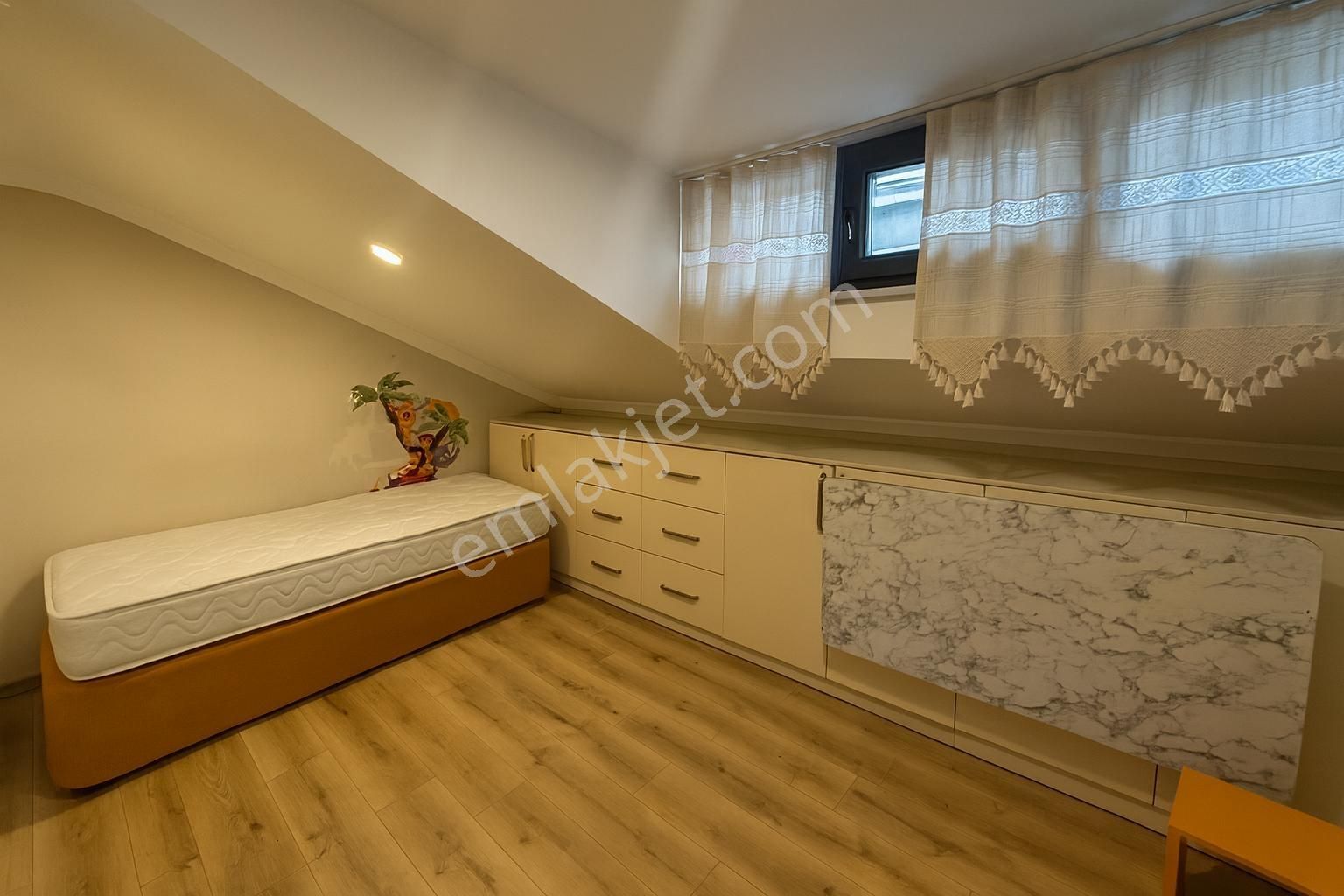 Üsküdar Validei Atik' Te Genç Binada Teraslı 4+1 Merkezi Konumda - Görsel 8