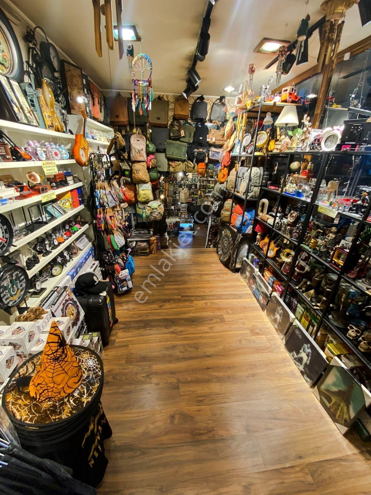 Trabzon Meydanda Devren Kiralik Hediyelik Eşya Dükkanı - Görsel 5