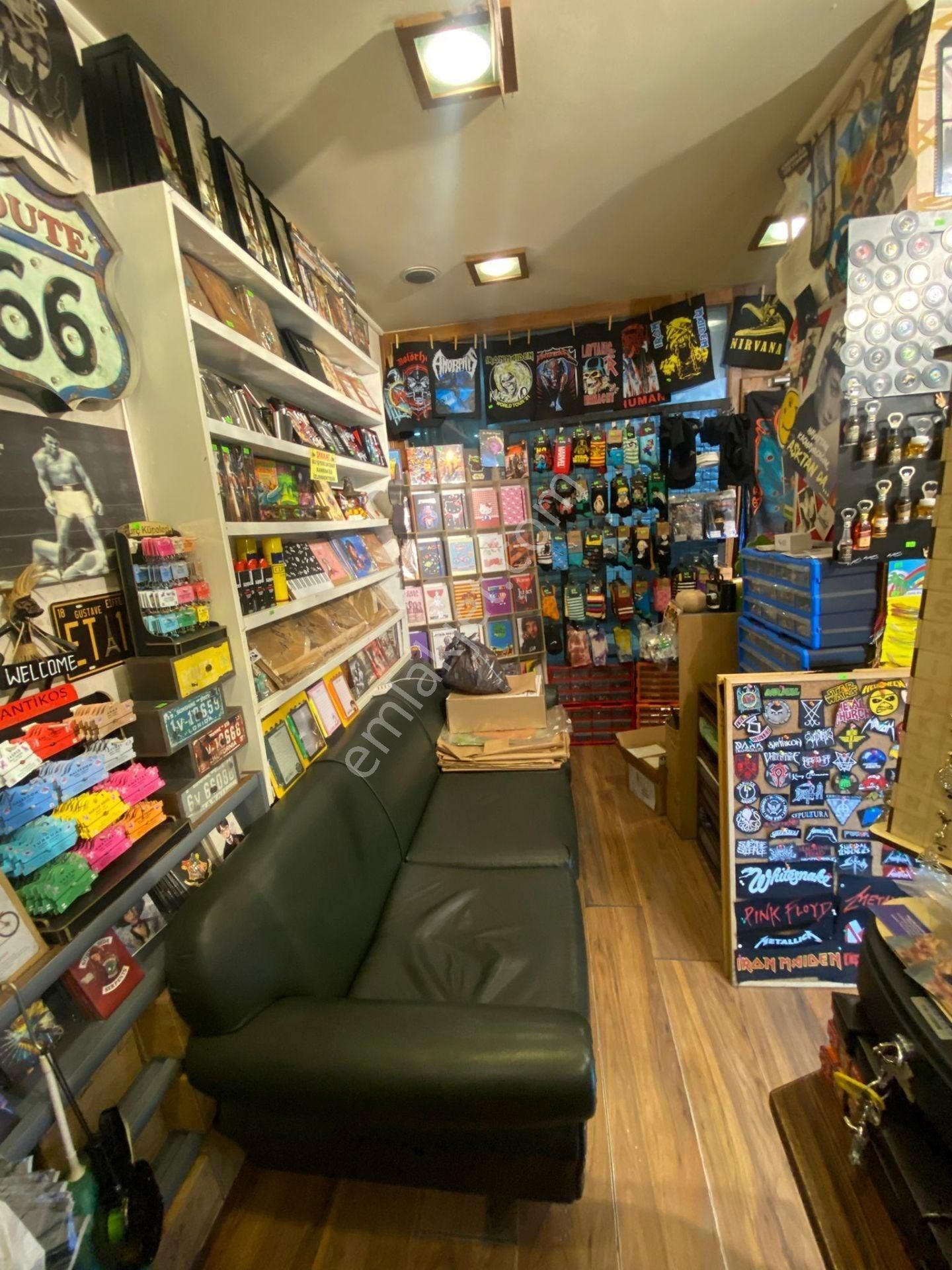 Trabzon Meydanda Devren Kiralik Hediyelik Eşya Dükkanı - Görsel 7