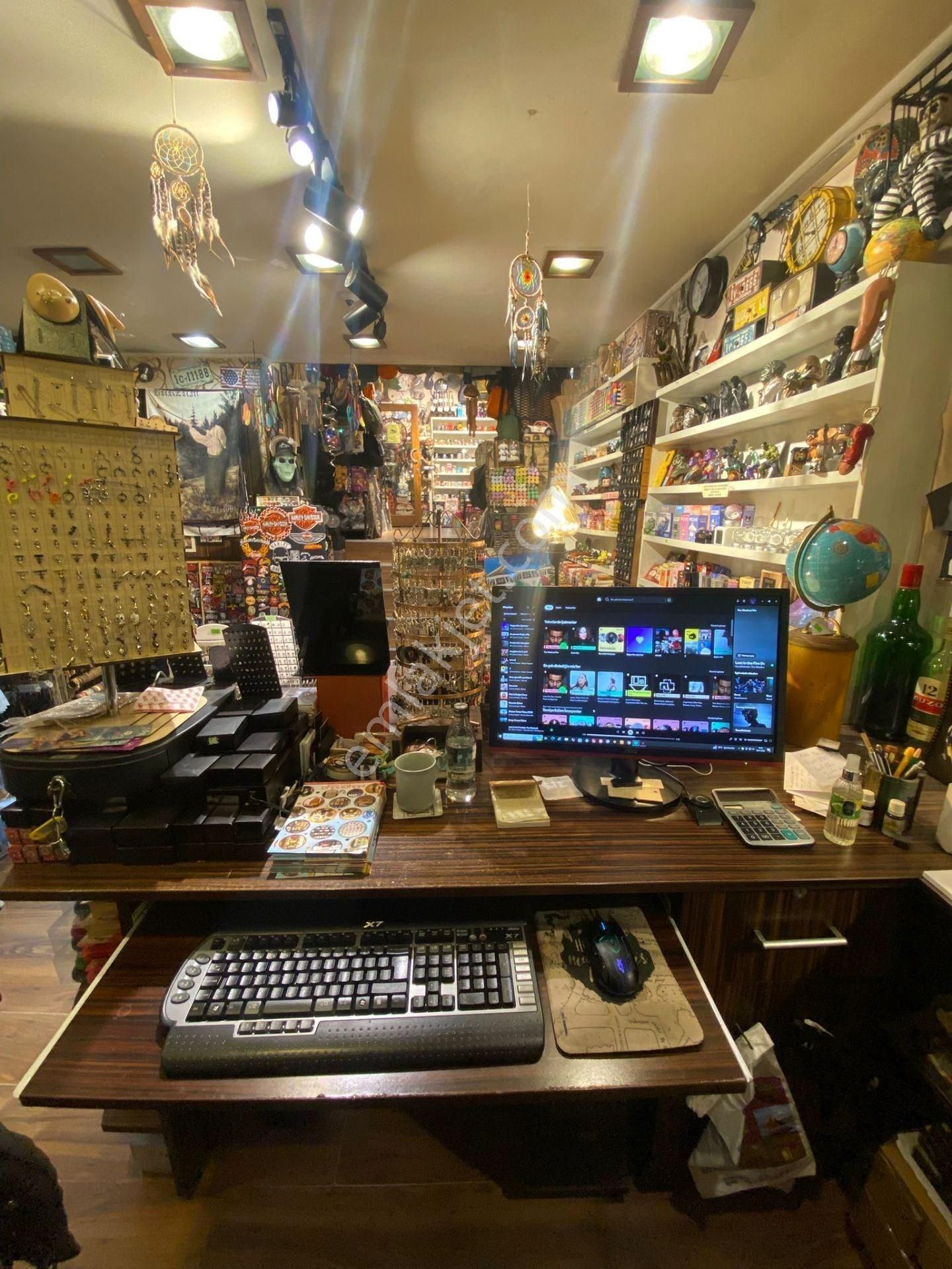 Trabzon Meydanda Devren Kiralik Hediyelik Eşya Dükkanı - Görsel 8