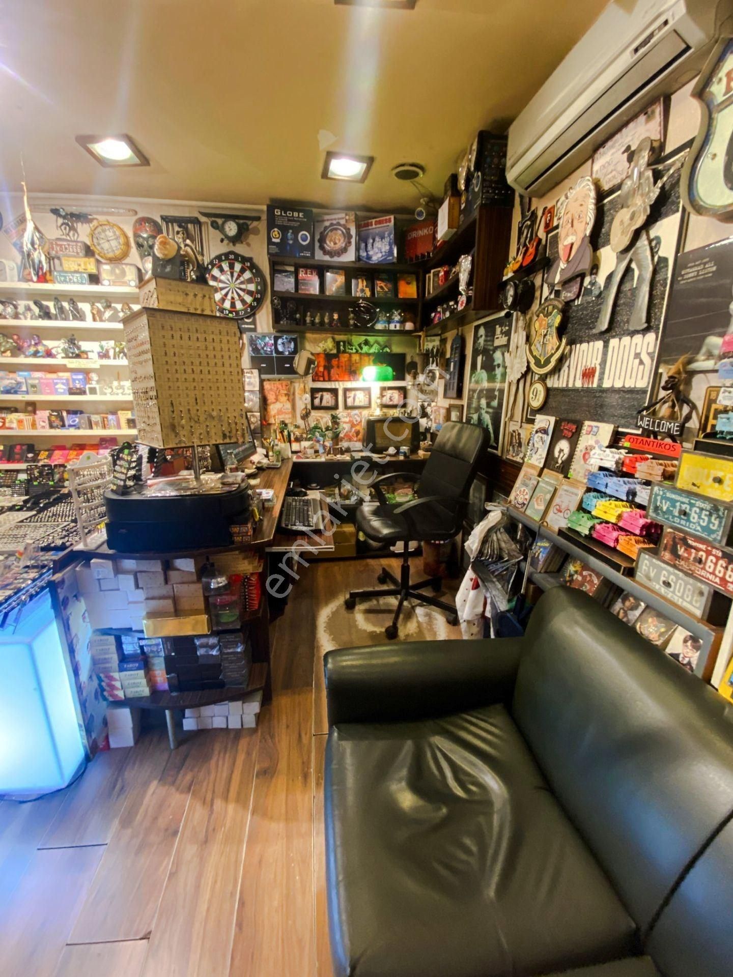 Trabzon Meydanda Devren Kiralik Hediyelik Eşya Dükkanı - Görsel 6