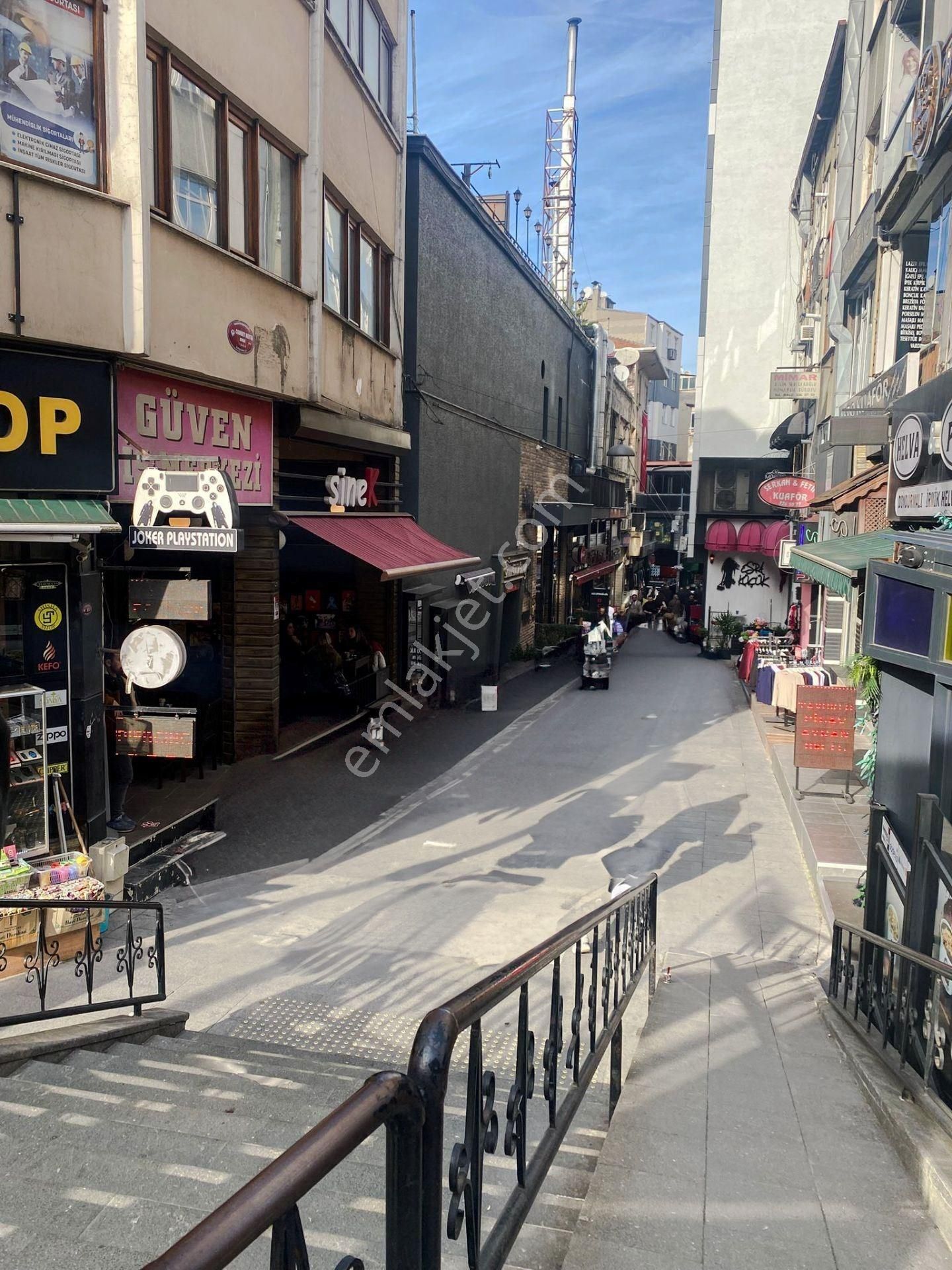 Trabzon Meydanda Devren Kiralik Hediyelik Eşya Dükkanı - Görsel 2