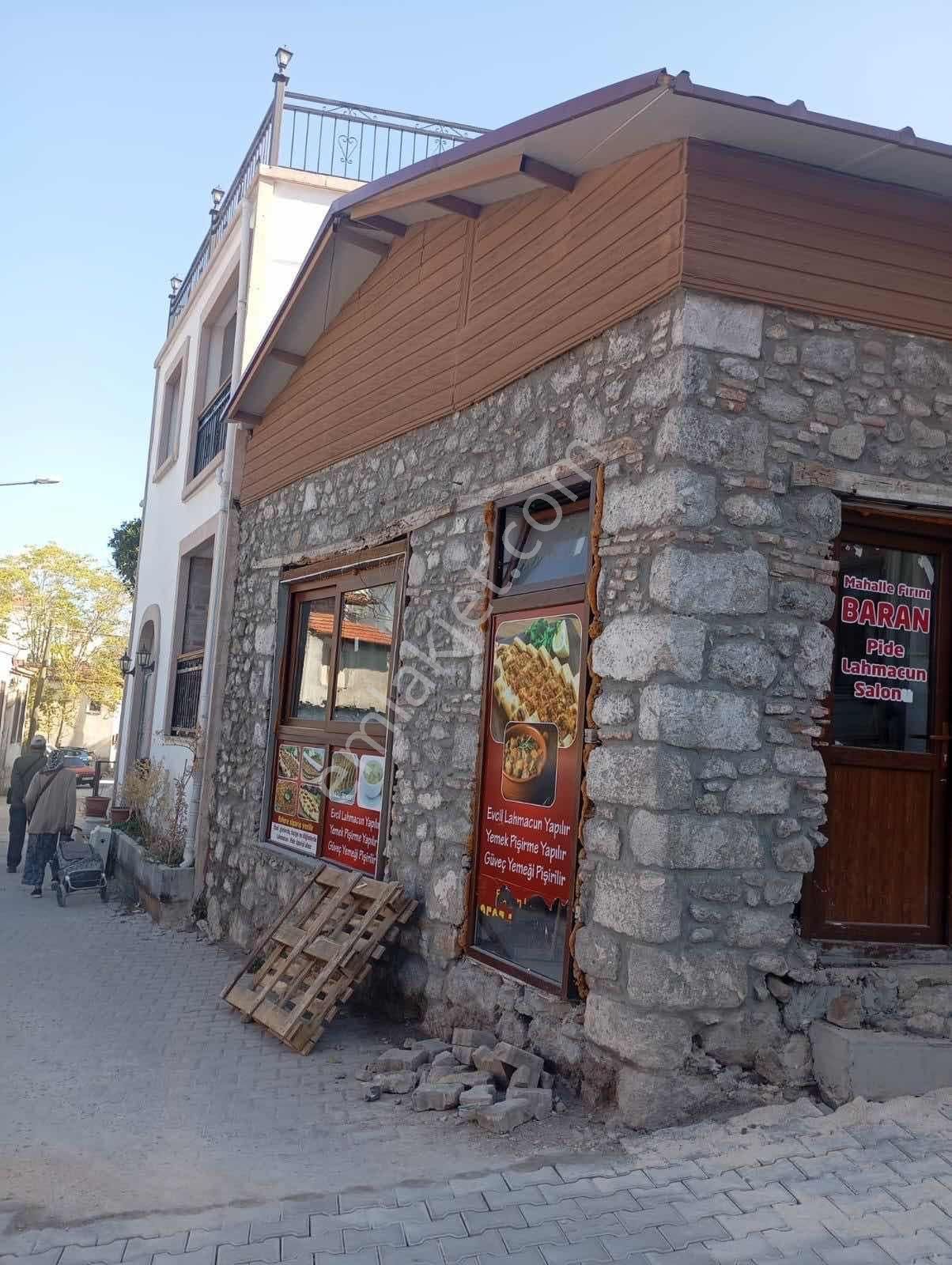 Merkez Gayrimenkulden Satılık Dikilide Yatırımlık Fırsat Dükkan