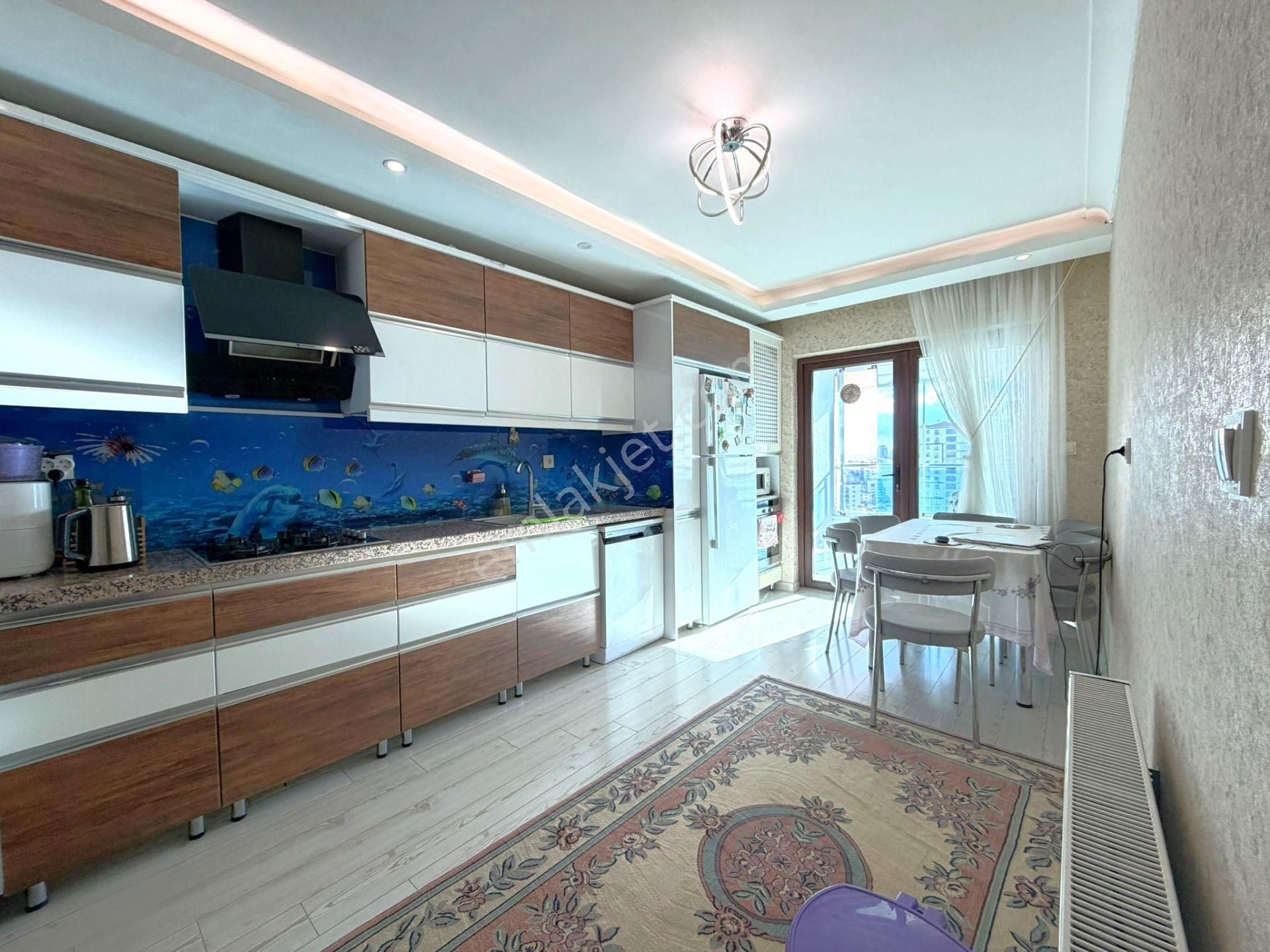 Nam-ak Emlak'tan Lüks Site İçerisinde Geniş Peyzajlı 4+1 Daire