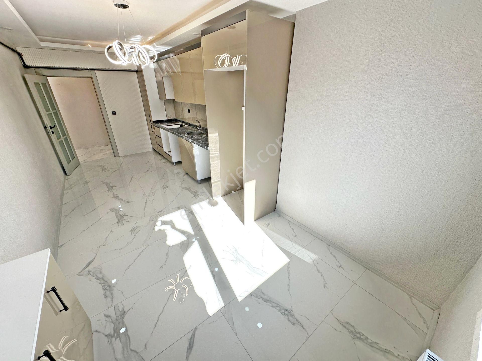 Özçelikler'den Ana Cadde Yanı Masrafsız Geniş Yapılı 3+1 Daire - Görsel 11