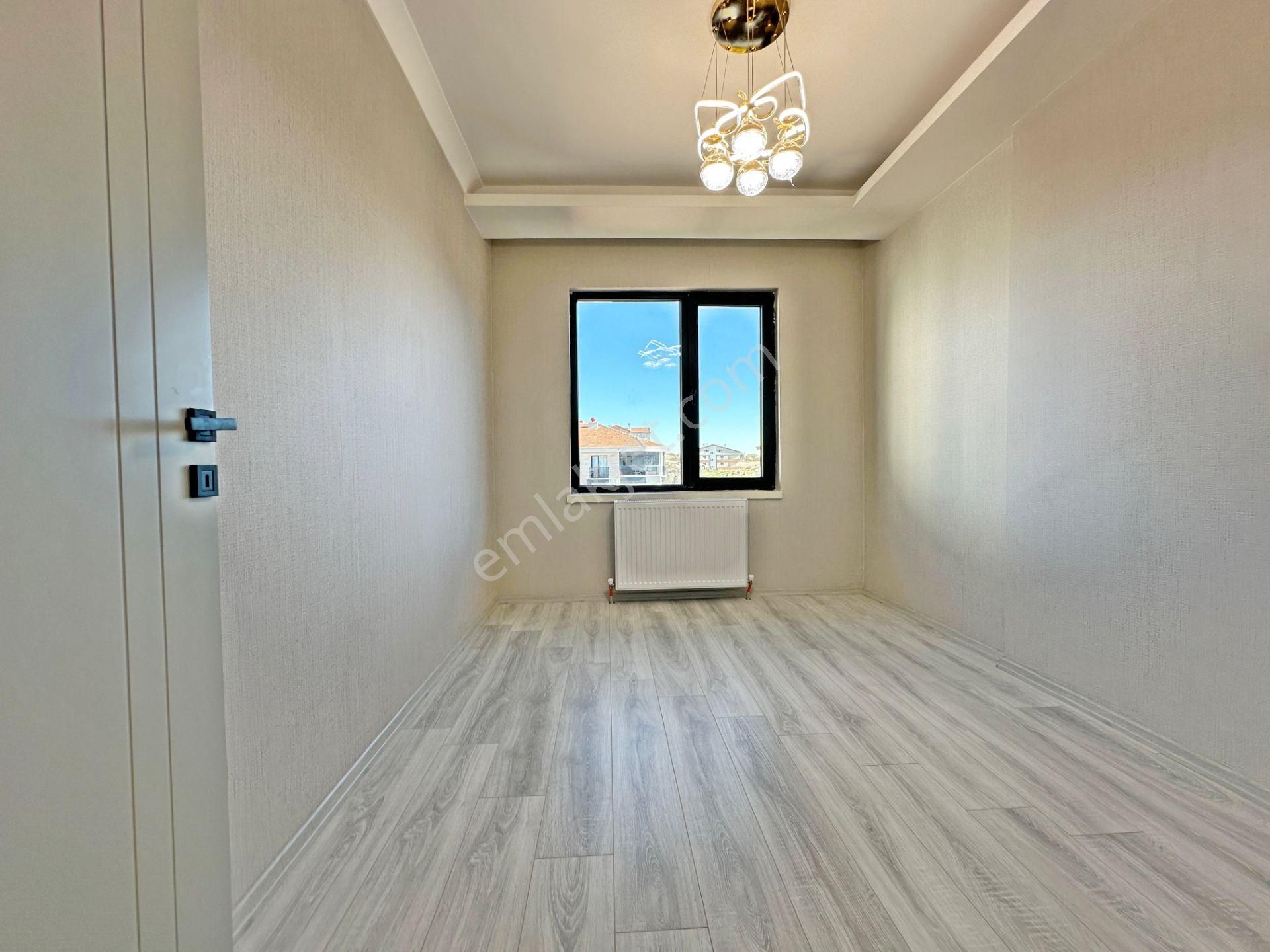 Özçelikler'den Ana Cadde Yanı Masrafsız Geniş Yapılı 3+1 Daire - Görsel 24