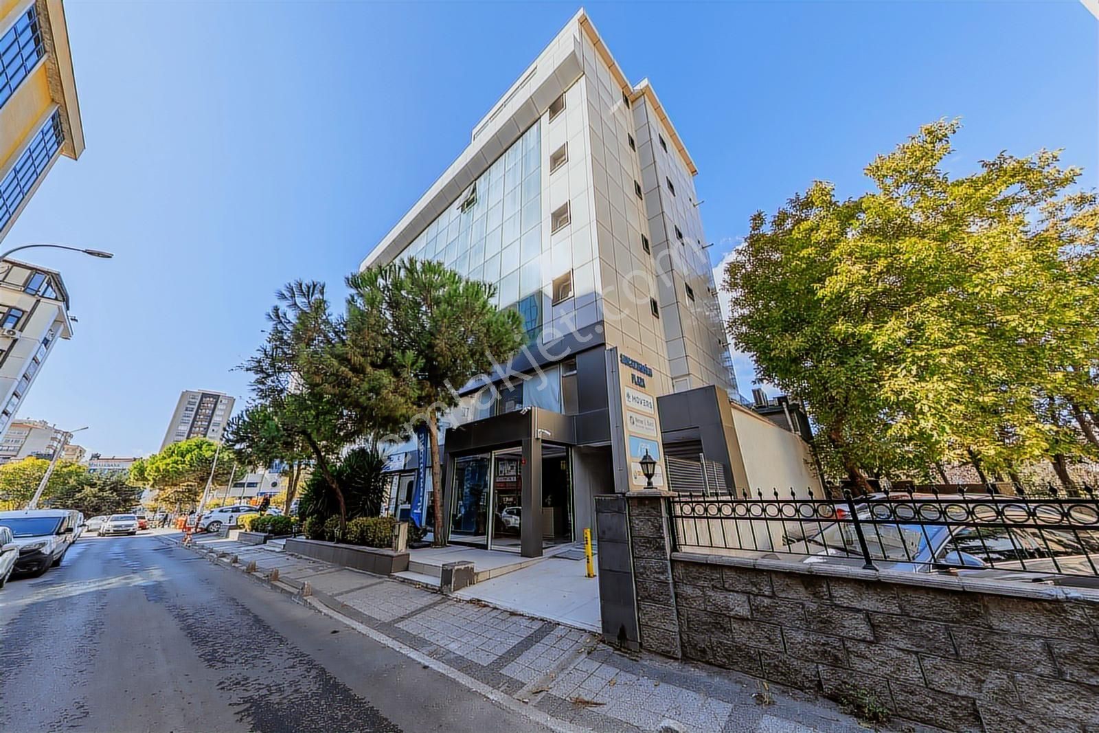 E5 Kozyatağı'nda Prestijli Plaza'da Kiralık 210 M2 Komple Kat - Görsel 3