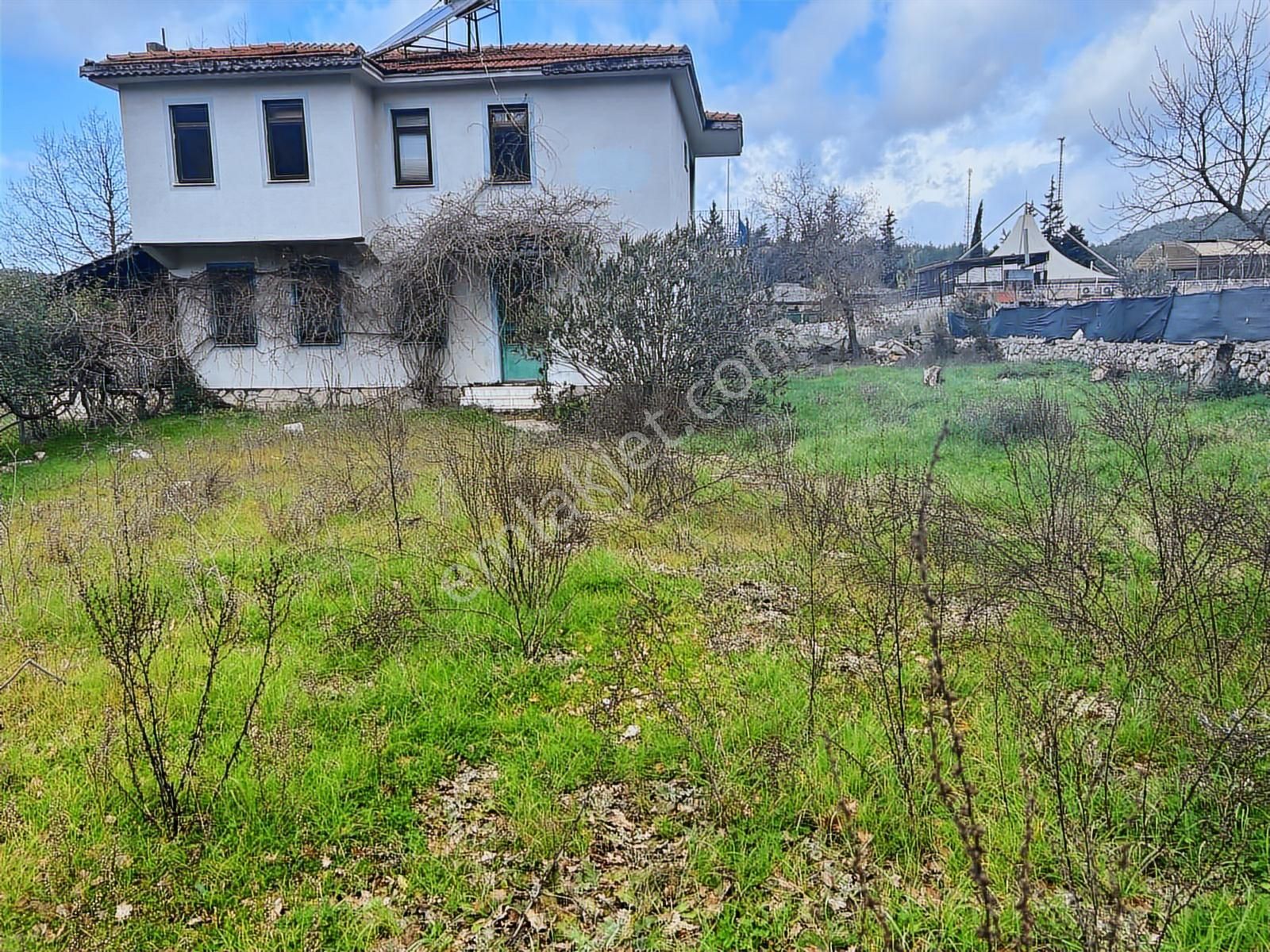 Üç Dönüm İçinde Yatırımlık Tam Müstakil Ev