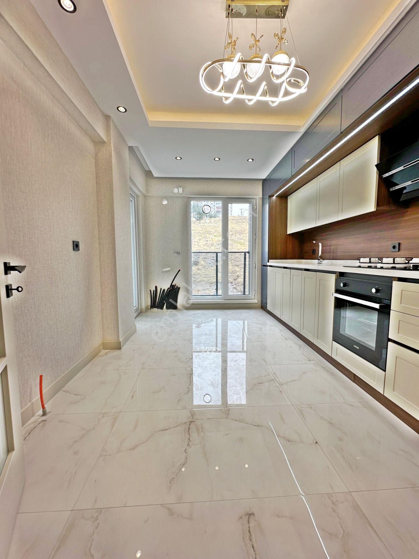 Acil Satılık Millet Bahçesine Cephe Full Yapılı Emsalsiz 3+1 Daire