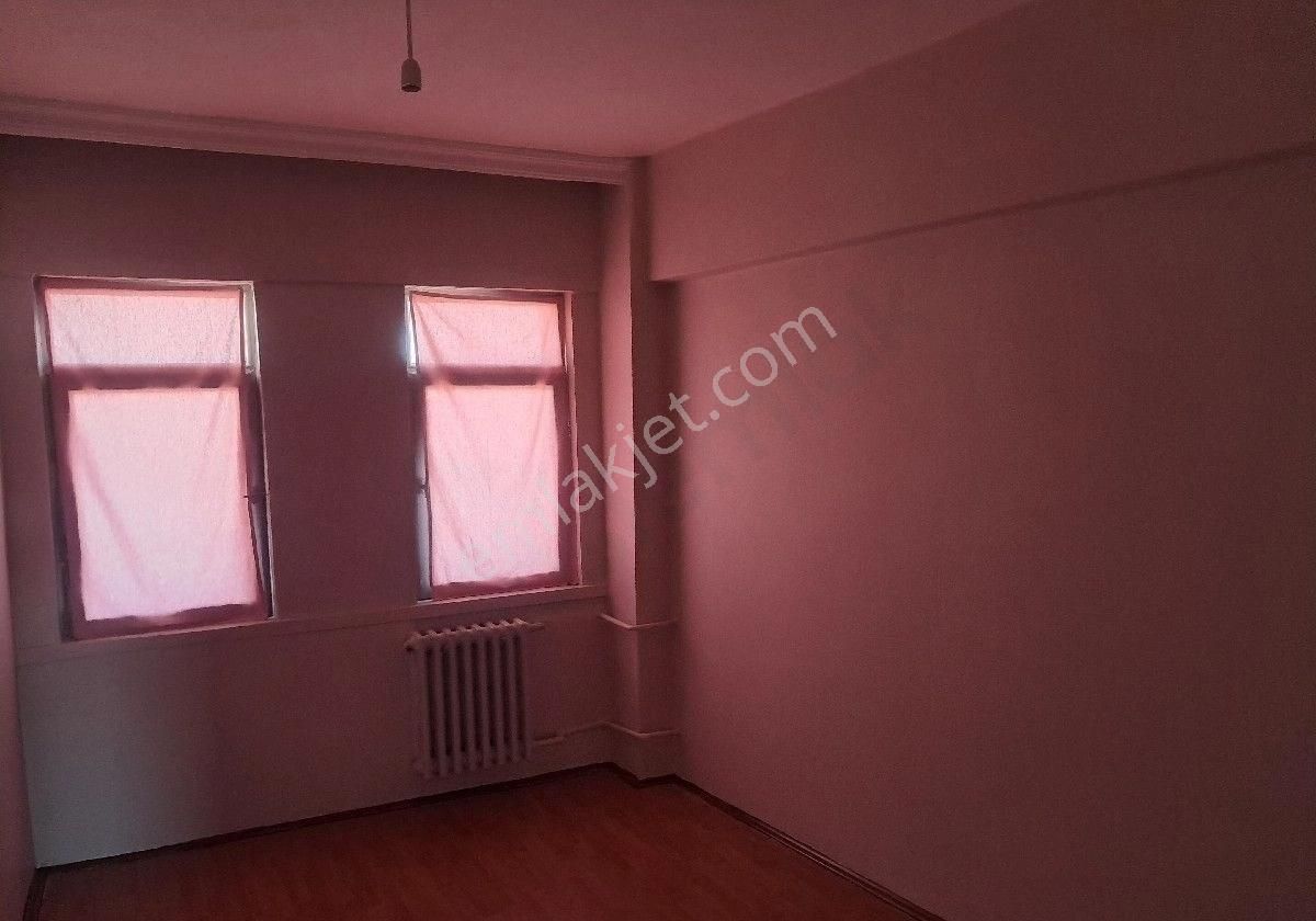 Duygu Emlak'tan Kırım Caddesi Üzerinde Asansörlü Bakımlı 3+1 Daire - Görsel 12