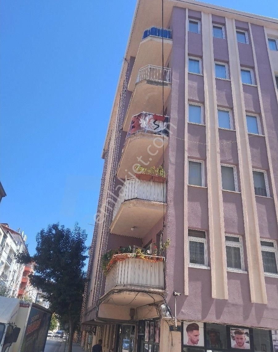 Duygu Emlak'tan Kırım Caddesi Üzerinde Asansörlü Bakımlı 3+1 Daire - Görsel 13