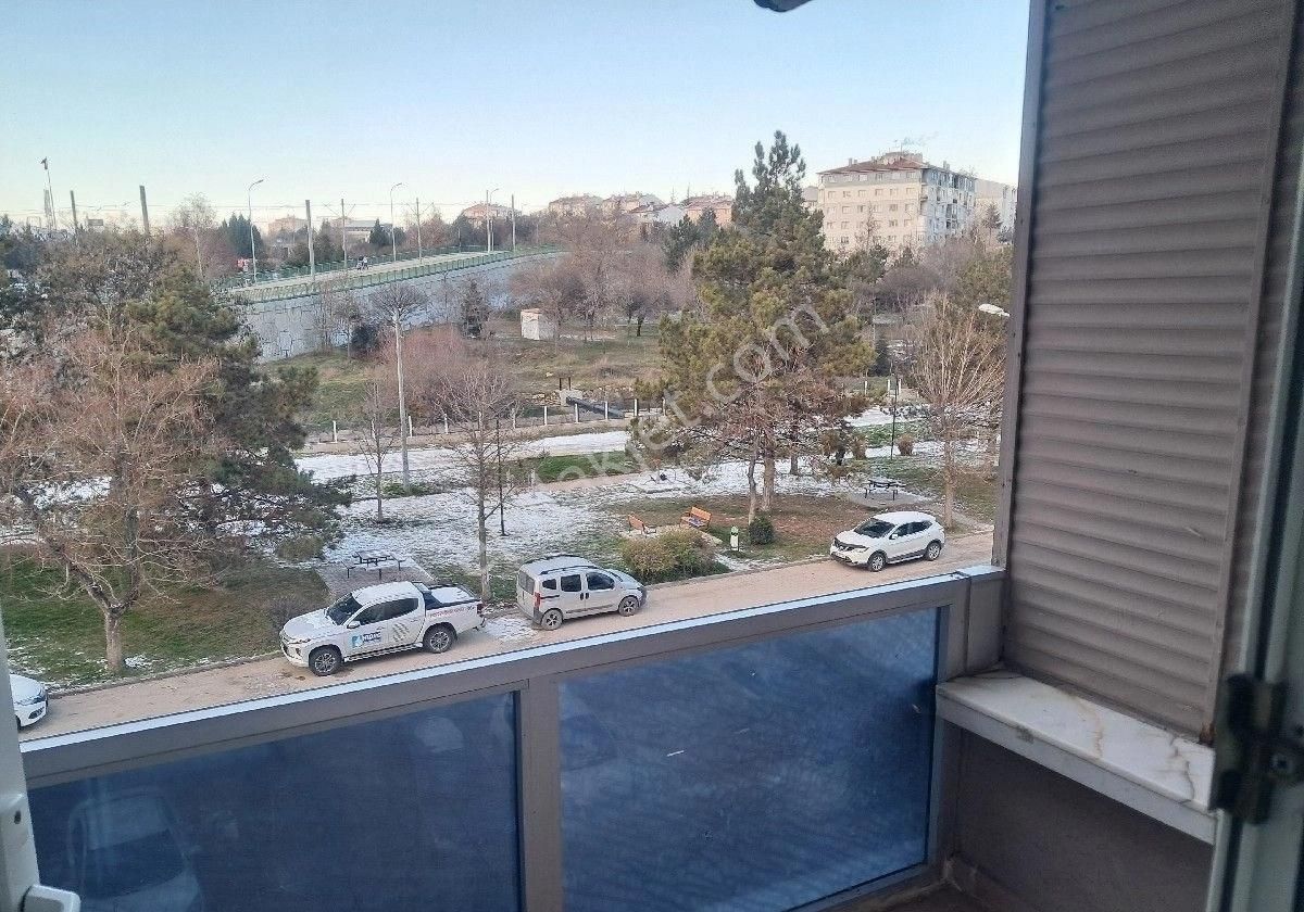 Eskişehirin En Nezih Sitesi Raykent'de Kiralık Bakımlı / Güzel 3+1 Daire - Görsel 8