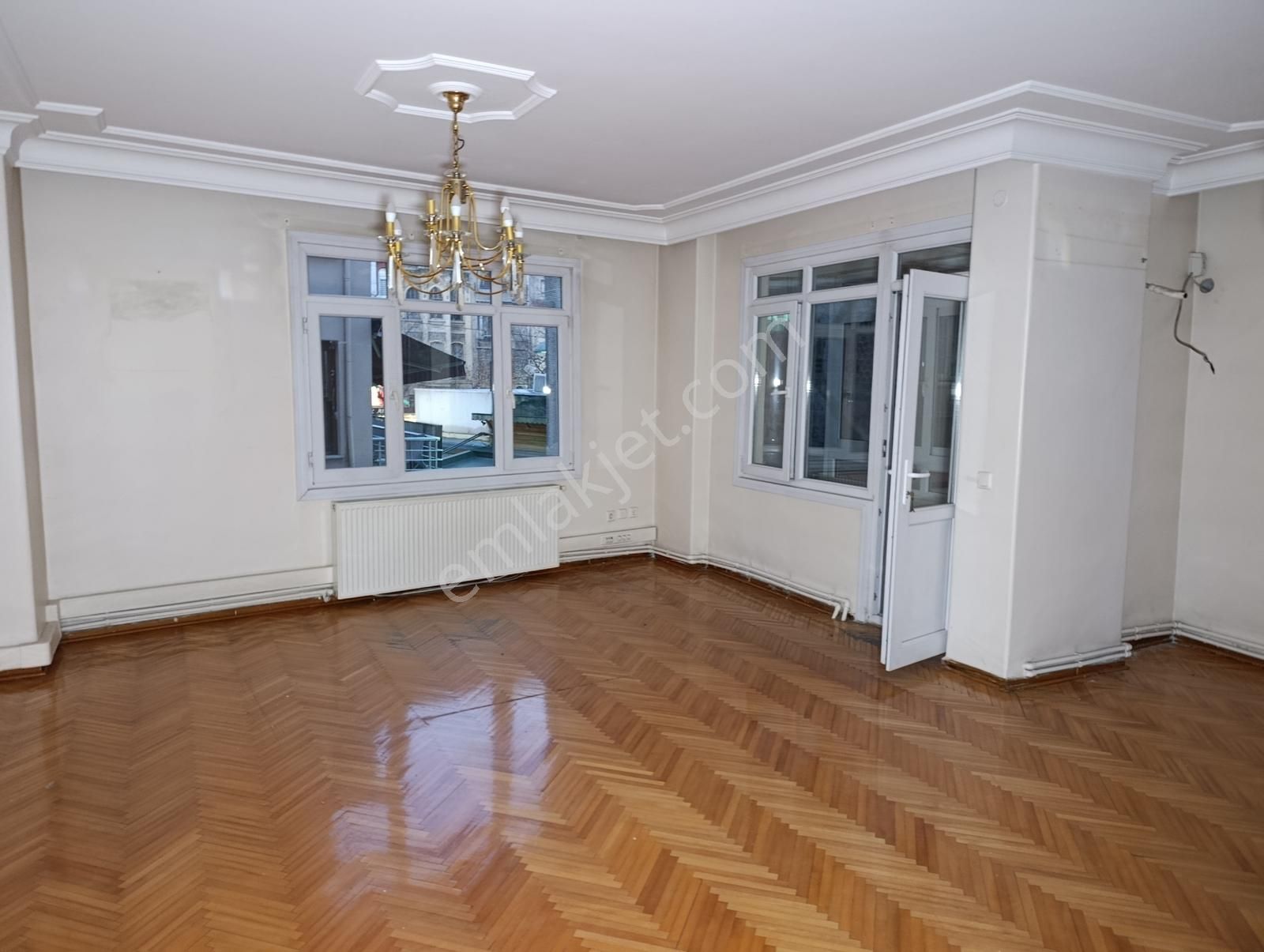 Fatih Kıztaşı Fevzipaşa Cad. Paraleli 4+1 Ofis