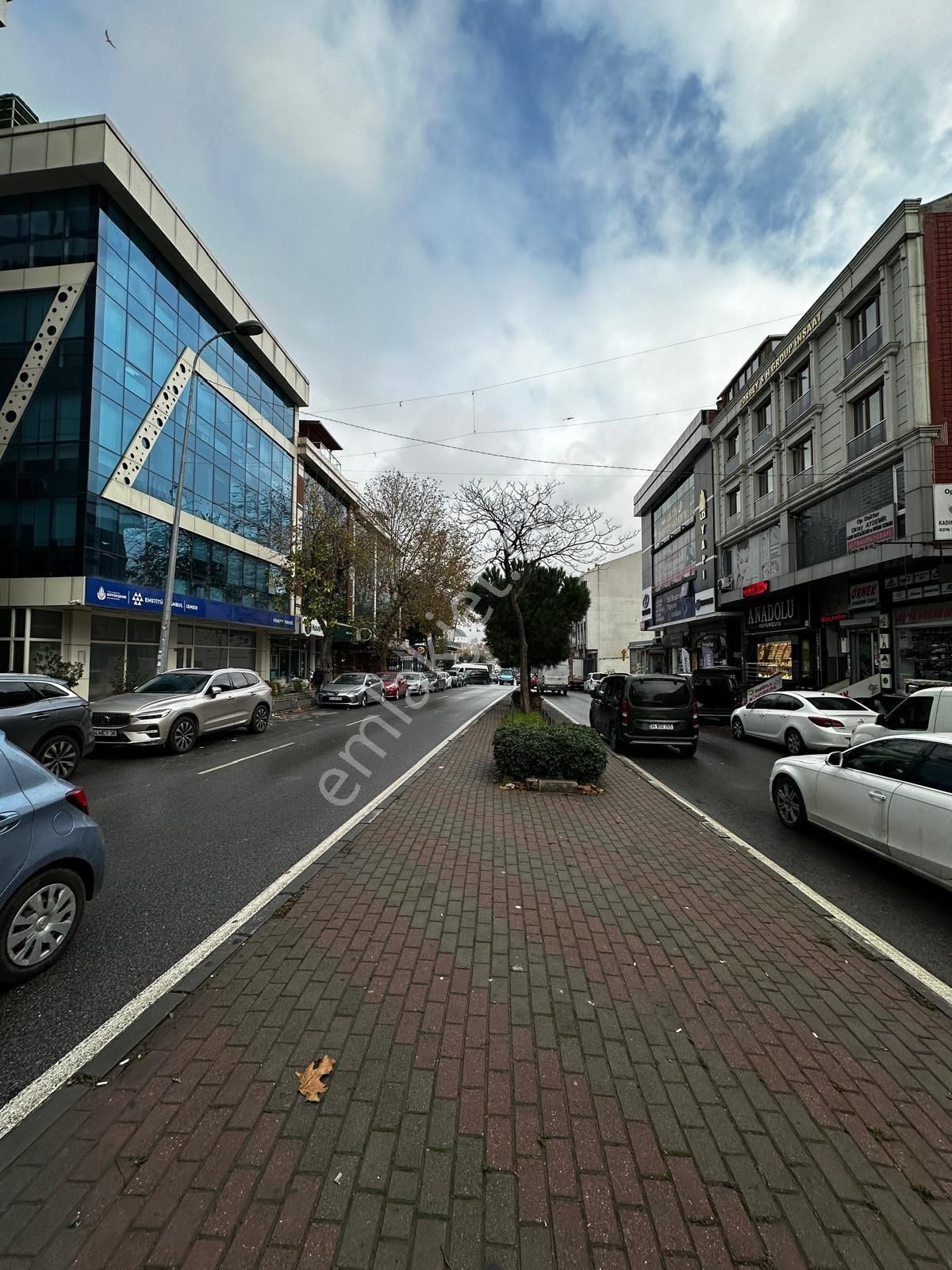 Ataşehir Örnek Mh.cahar Dudayev Cad Üzeri Yeni Binada Ofis