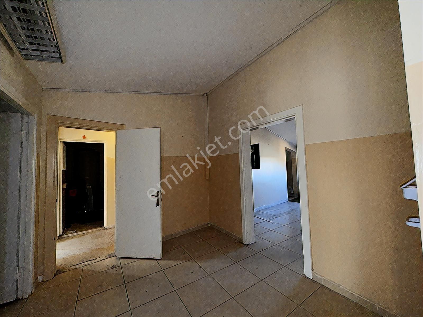 Kağıthane 8 Katlı Asansörlü Bina 2600m² Kapalı Alanlı 474m² Arsa - Görsel 30