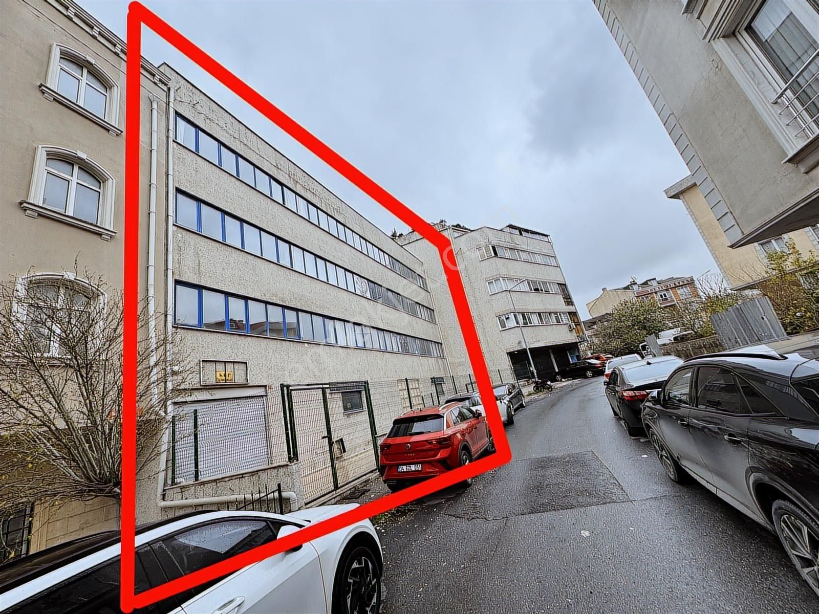 Kağıthane 8 Katlı Asansörlü Bina 2600m² Kapalı Alanlı 474m² Arsa - Görsel 15