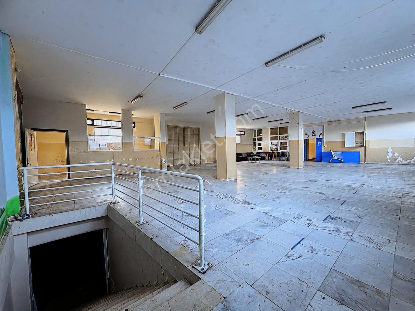 Kağıthane 8 Katlı Asansörlü Bina 2600m² Kapalı Alanlı 474m² Arsa - Görsel 7