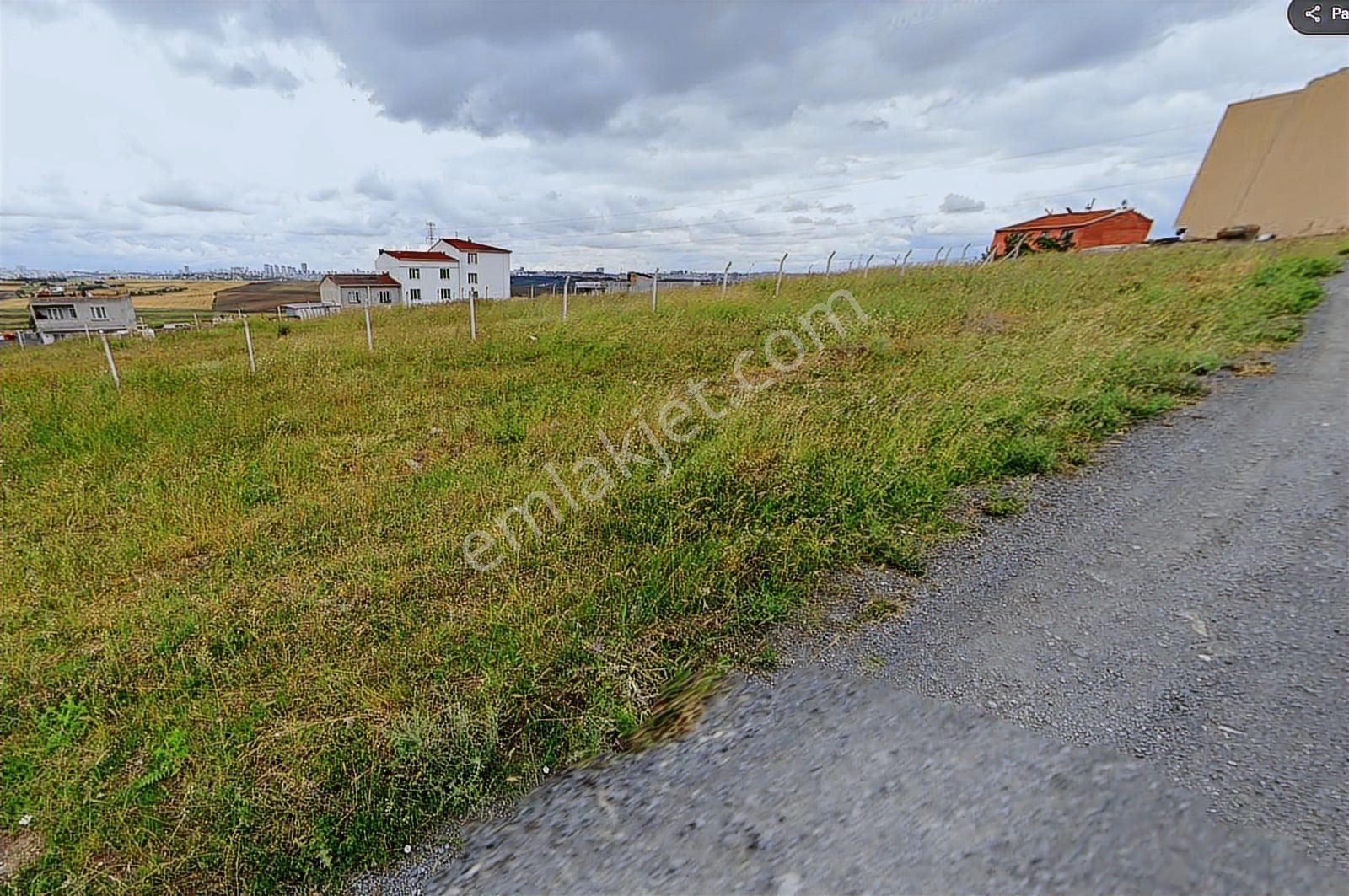 K.çekmece Gölü Yakını,balcıbük Cd.ne 72 M Cepheli Satılık Arsa