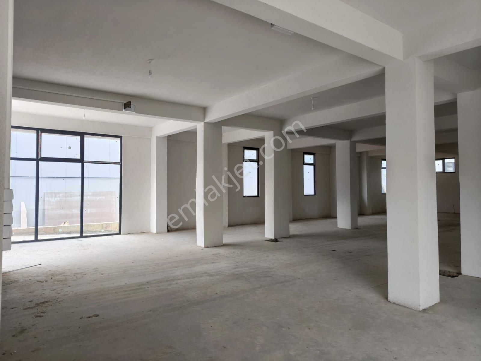 Geyve'de Geniş Müstakil Sıfır Kiralık İşyeri - Görsel 9