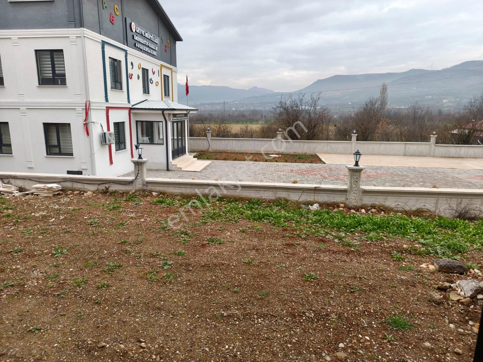 Geyve'de Geniş Müstakil Sıfır Kiralık İşyeri - Görsel 17