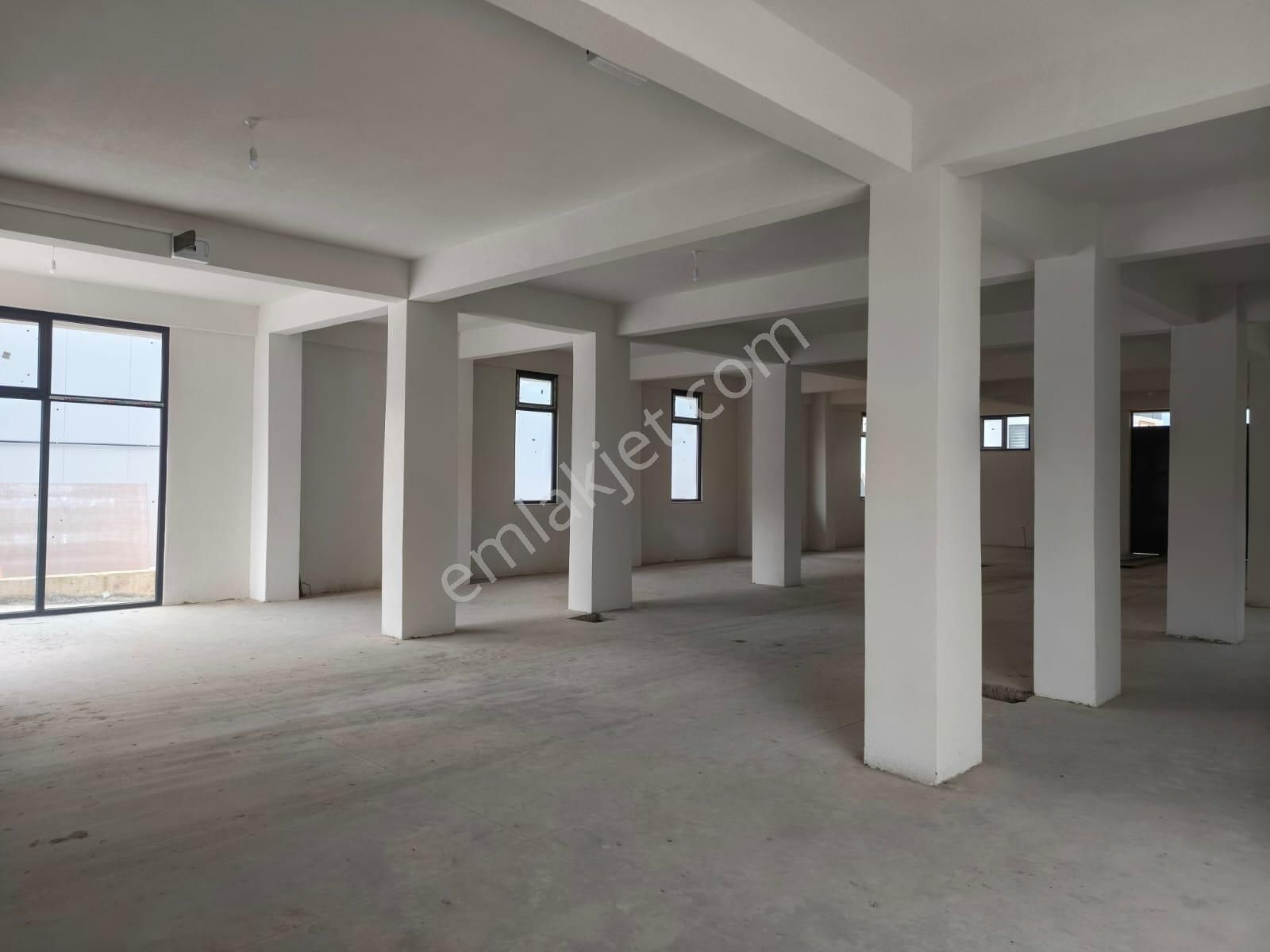 Geyve'de Geniş Müstakil Sıfır Kiralık İşyeri - Görsel 10