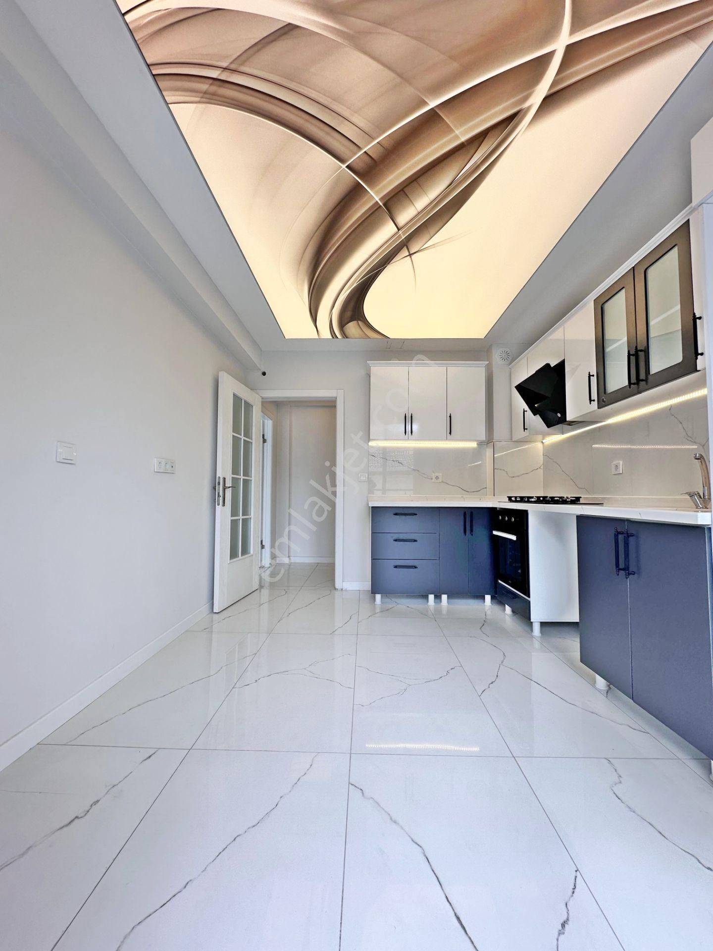 Keçiören'de Ön Cephede Ara Katta Sıfır Geniş 3+1 Daire