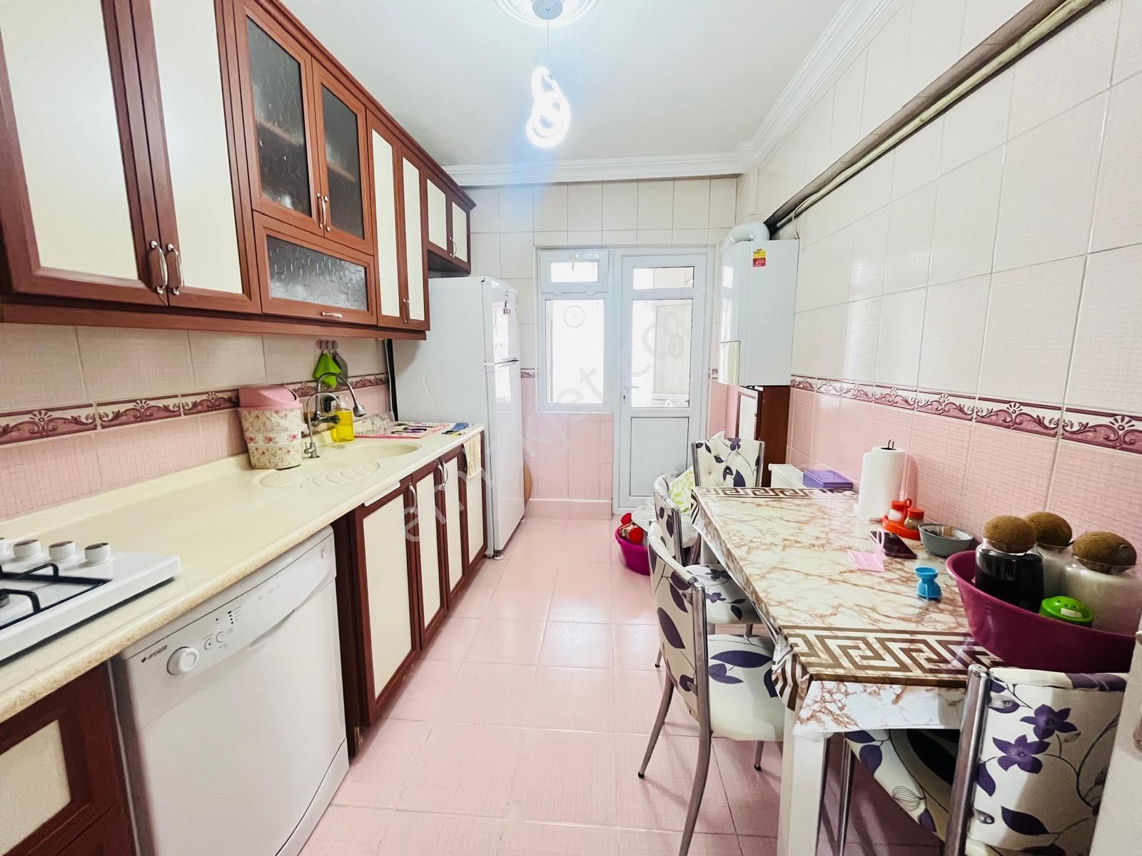Koza Emlak'tan Mareşal Çakmak Mahalesinde Katta Yapılı 3+1 Satılık Daire