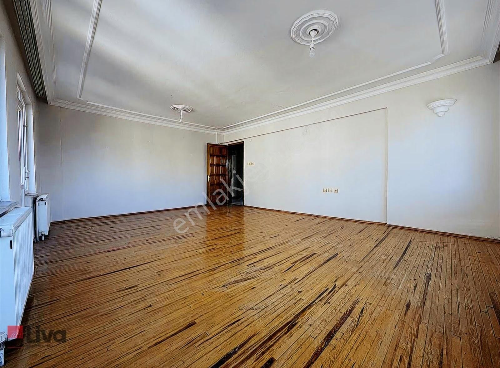 Liva'dan Plevne Mahallesinde Cadde Üzerinde 3+1 Satılık Daire - Görsel 2