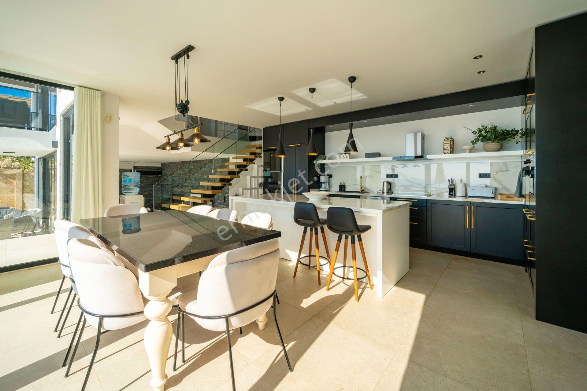 Kalkanda Muhteşem Deniz Manzaralı Modern Villa - Görsel 13