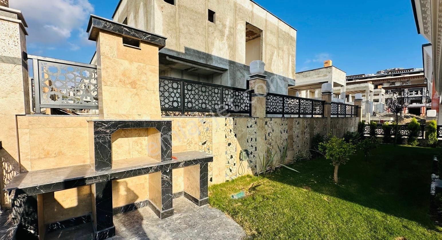 Kuşadası Merkezde Satılık 4+1 Özel Havuz Kap. Otopark Sıfır Yapı - Görsel 8