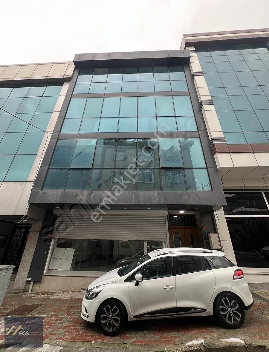 Mahmutbey'de Yatırımlık 498 M² Komple Satılık Bina İş Merkezi