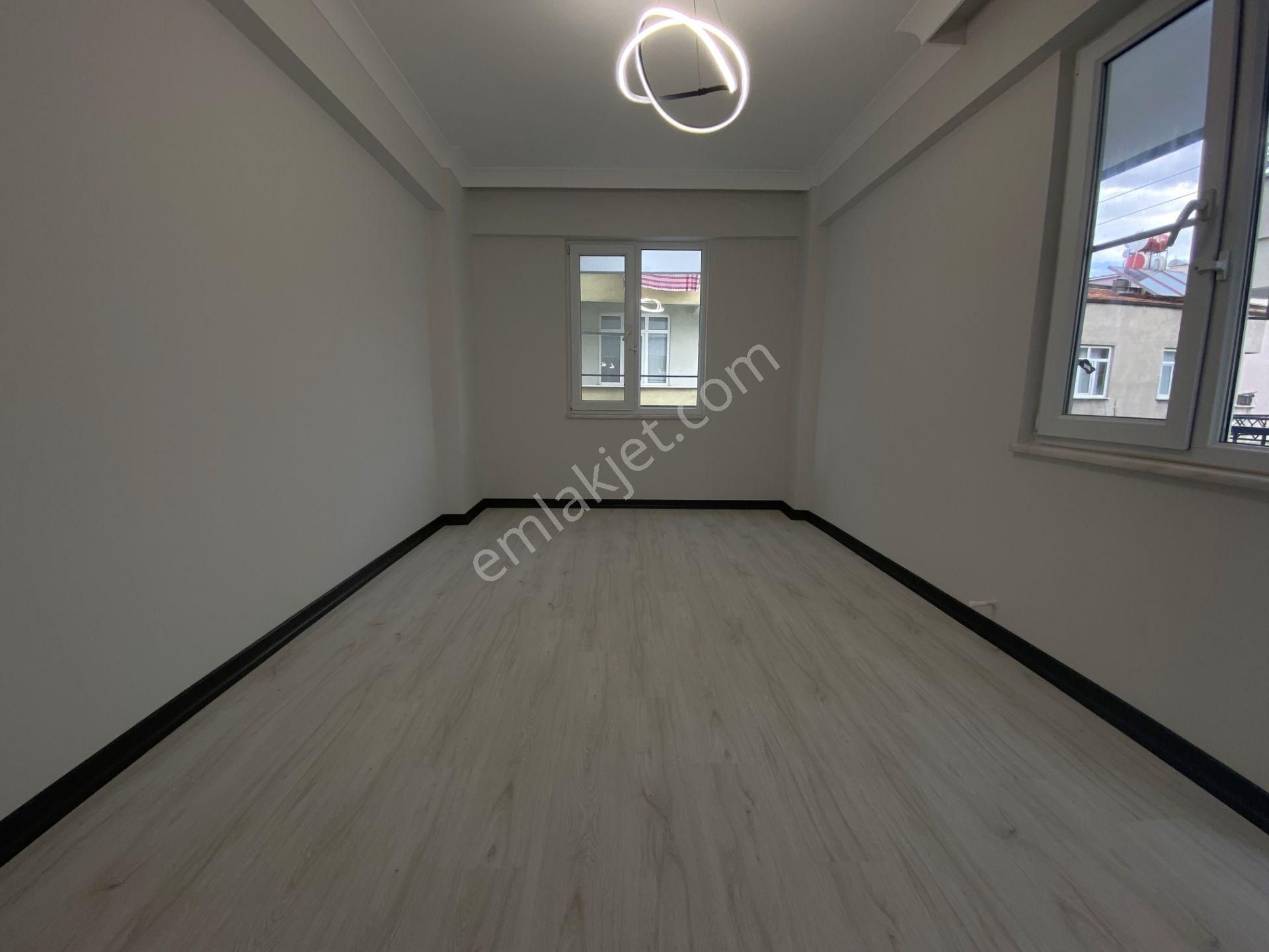 ▄jet Emlaktan Akçay Merkez'de Mükemmel Tasarımlı Geniş 2+1 Daire - Görsel 14