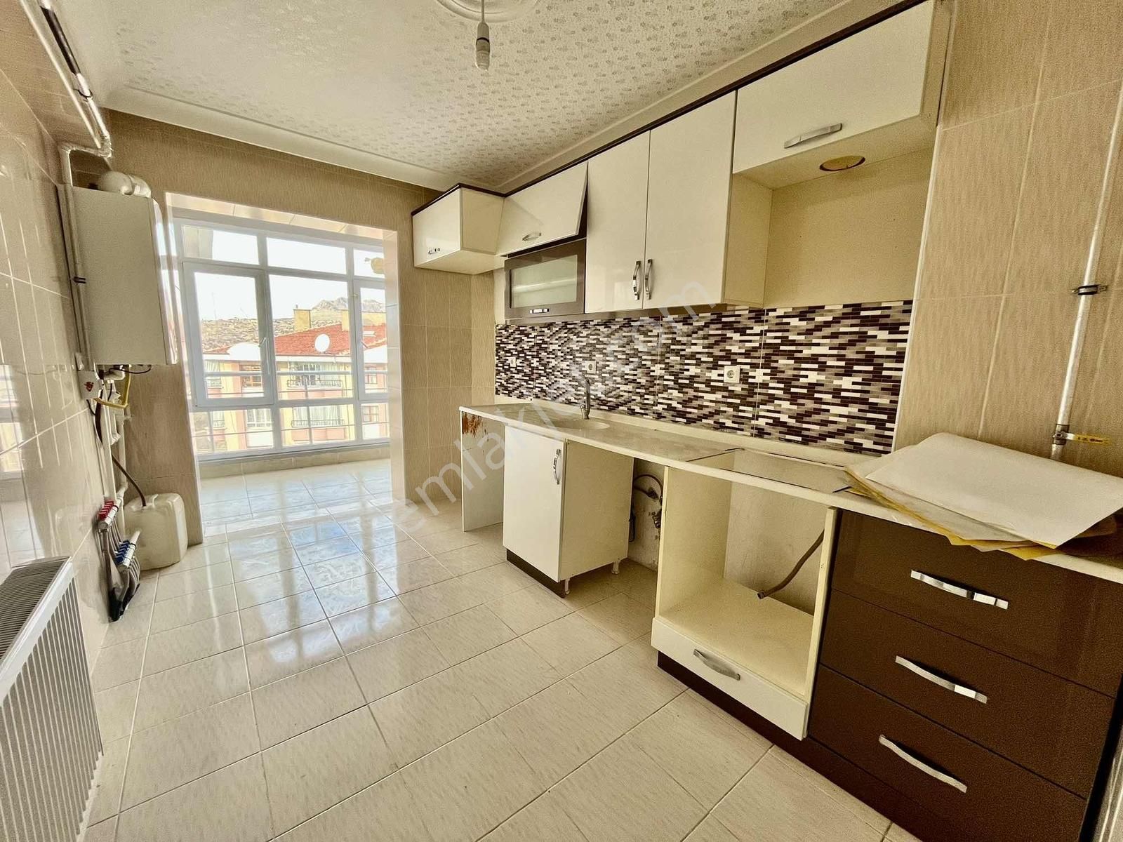 Avantaj'dan Yeşilbayır'da Cadde Üzeri Geniş 5+1 Kiralık Dublex - Görsel 13