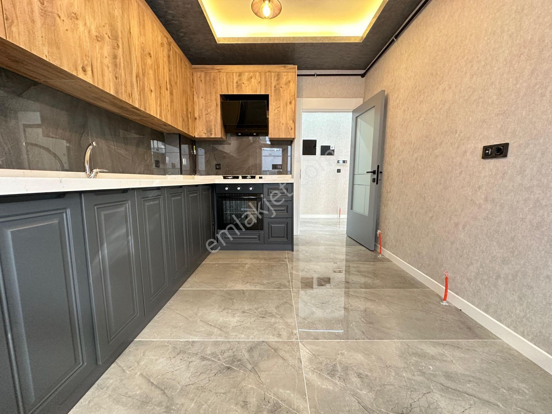 Eçiören'de Fiyatı Uygun Köşe Başı Ön Cephe Full Yapılı Sıfır 3+1 Daire