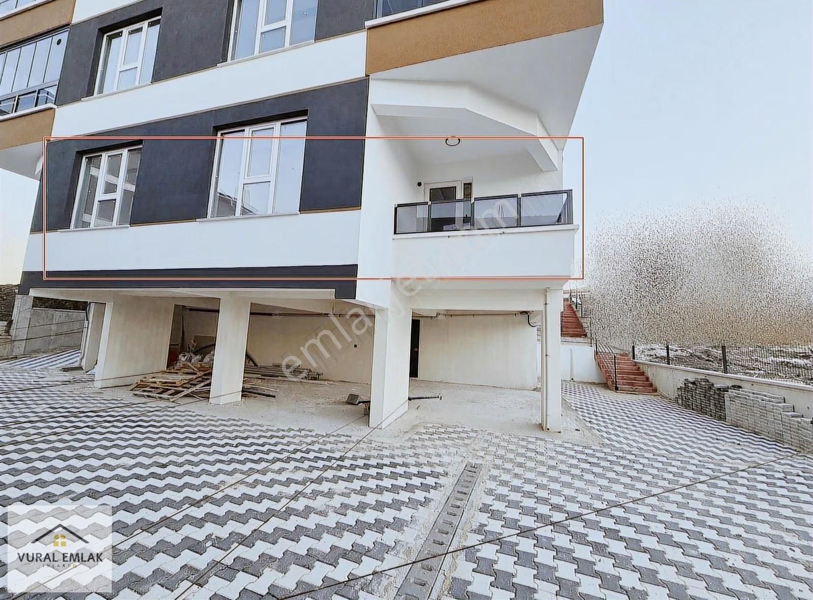 Vural'dan Kat Konumunda, Geniş, Kullanışlı, G. Odalı 2+1 Daire