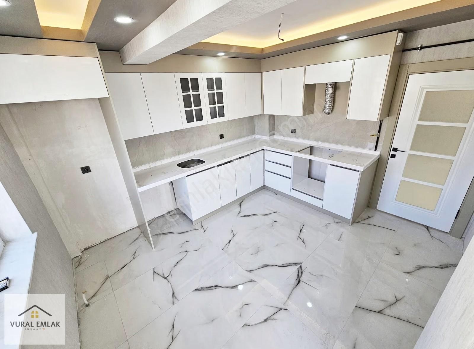 Vural'dan Ara Katta, Teras Balkonlu E. Banyolu 2+1 Fırsat Daire - Görsel 3