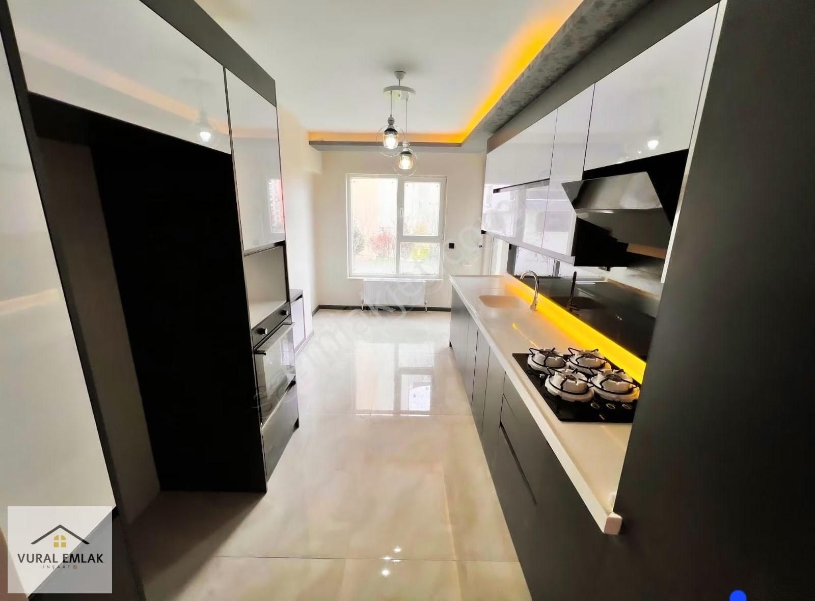 Vural Emlaktan 3+1 İskanlı Site İçerisinde Mevlana Mh 145m2 Acil - Görsel 28