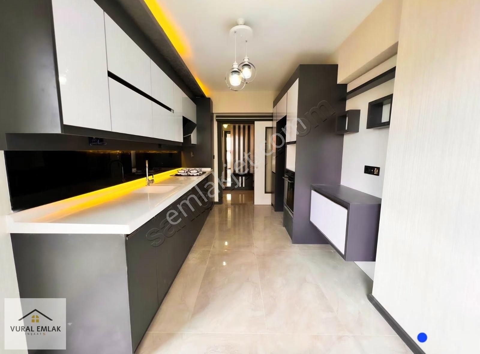 Vural Emlaktan 3+1 İskanlı Site İçerisinde Mevlana Mh 145m2 Acil - Görsel 20