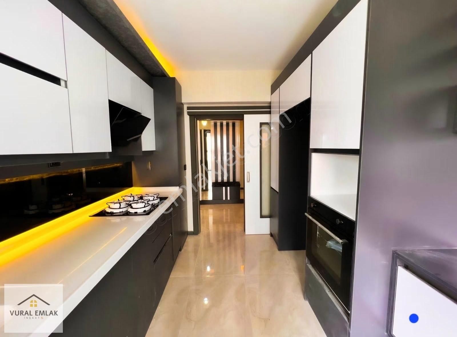 Vural Emlaktan 3+1 İskanlı Site İçerisinde Mevlana Mh 145m2 Acil