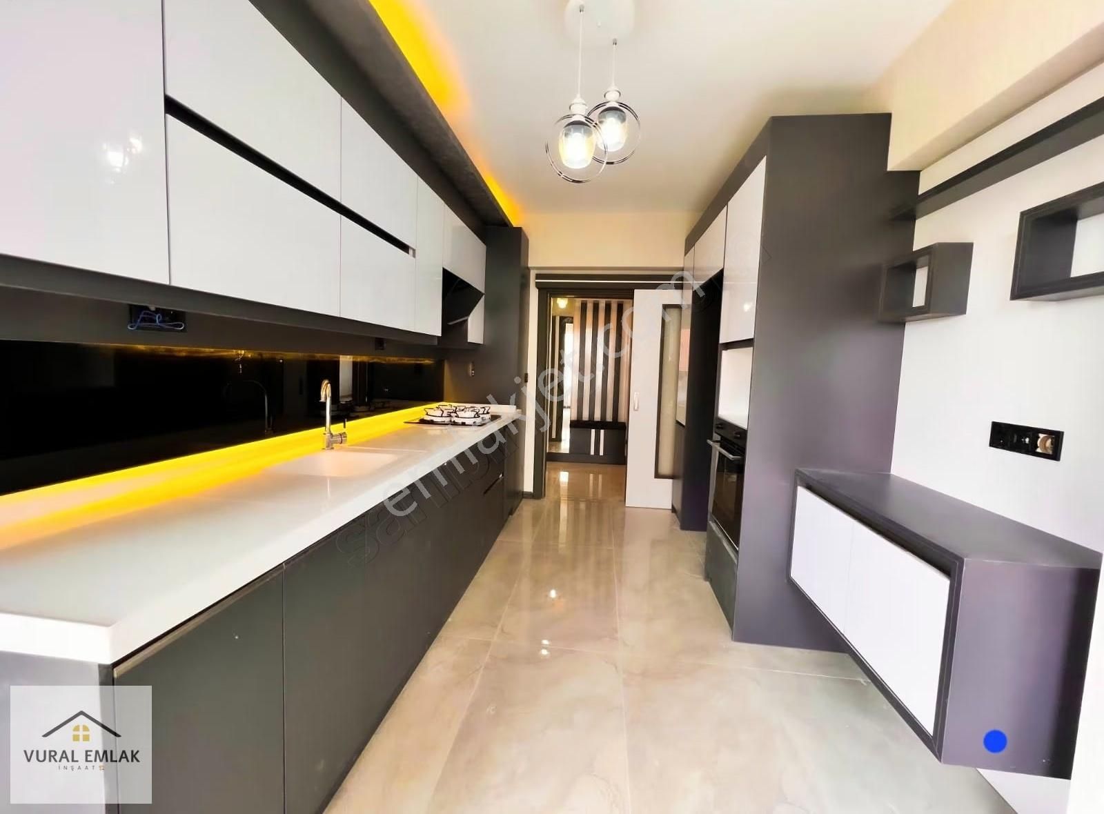 Vural Emlaktan 3+1 İskanlı Site İçerisinde Mevlana Mh 145m2 Acil - Görsel 14