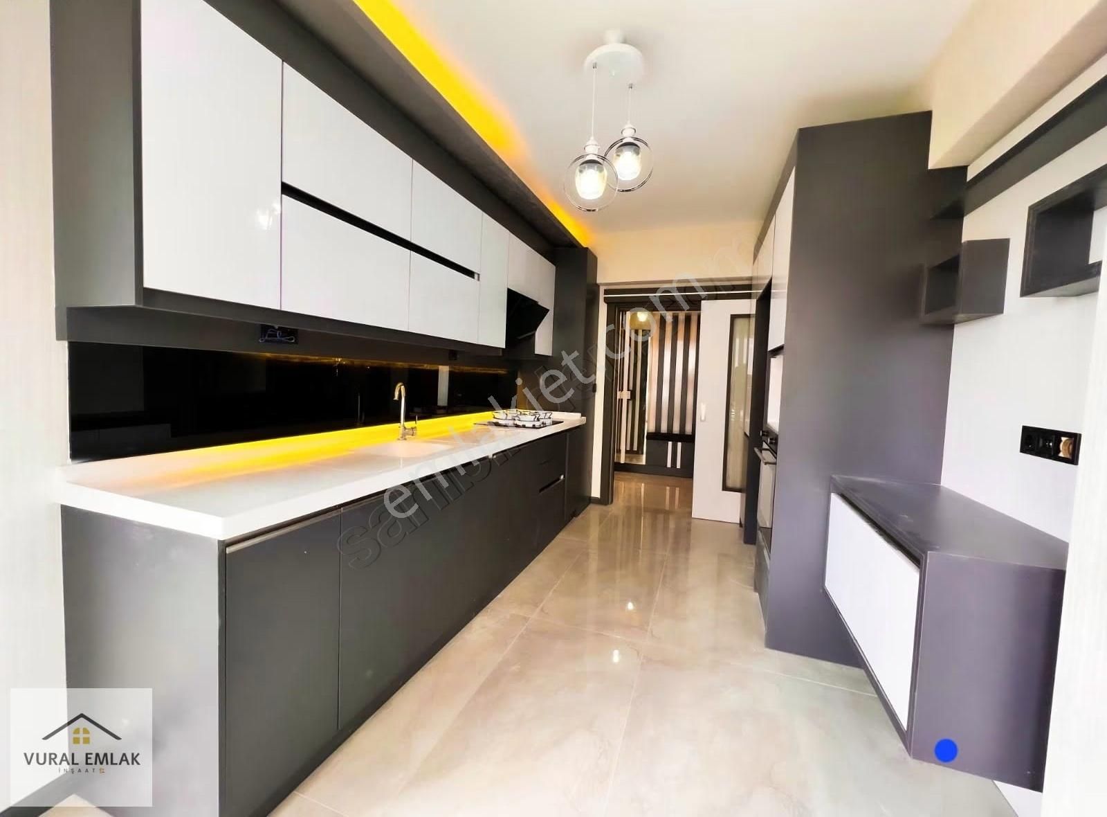 Vural Emlaktan 3+1 İskanlı Site İçerisinde Mevlana Mh 145m2 Acil - Görsel 13