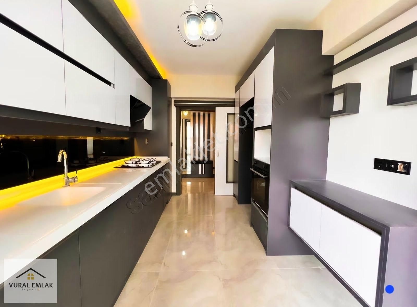 Vural Emlaktan 3+1 İskanlı Site İçerisinde Mevlana Mh 145m2 Acil - Görsel 21