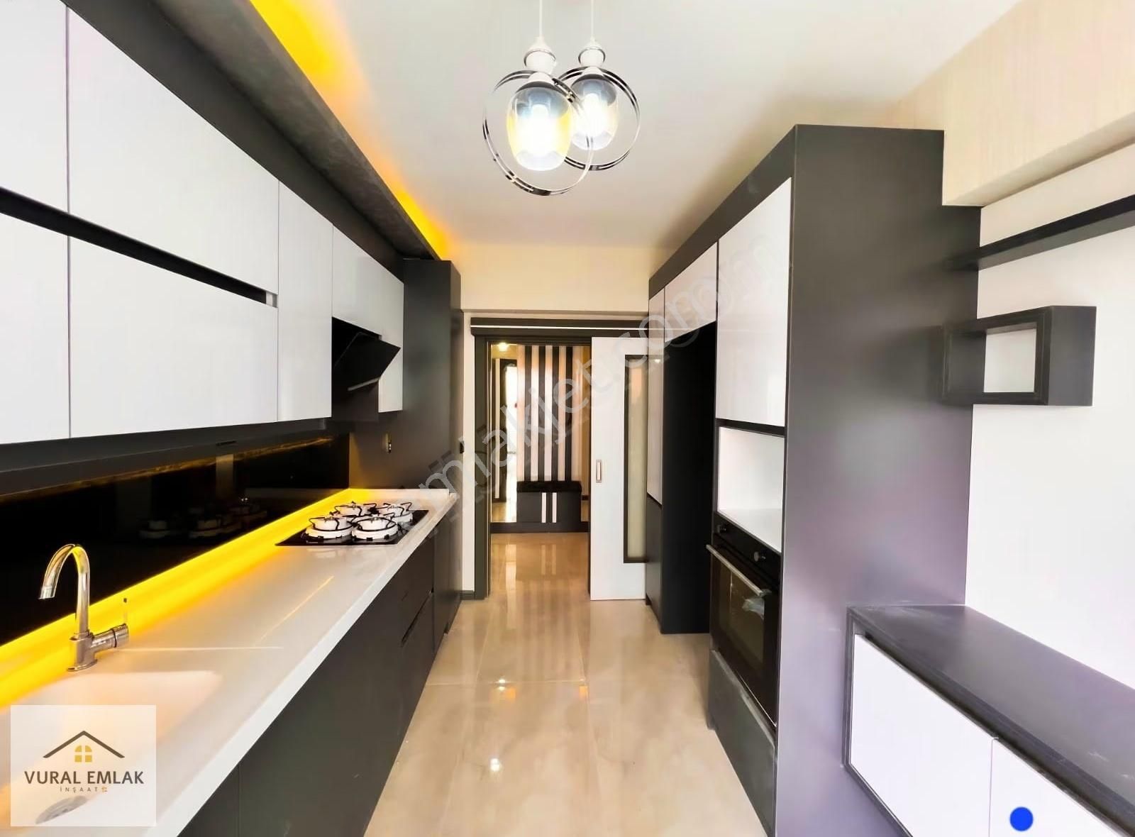 Vural Emlaktan 3+1 İskanlı Site İçerisinde Mevlana Mh 145m2 Acil - Görsel 17