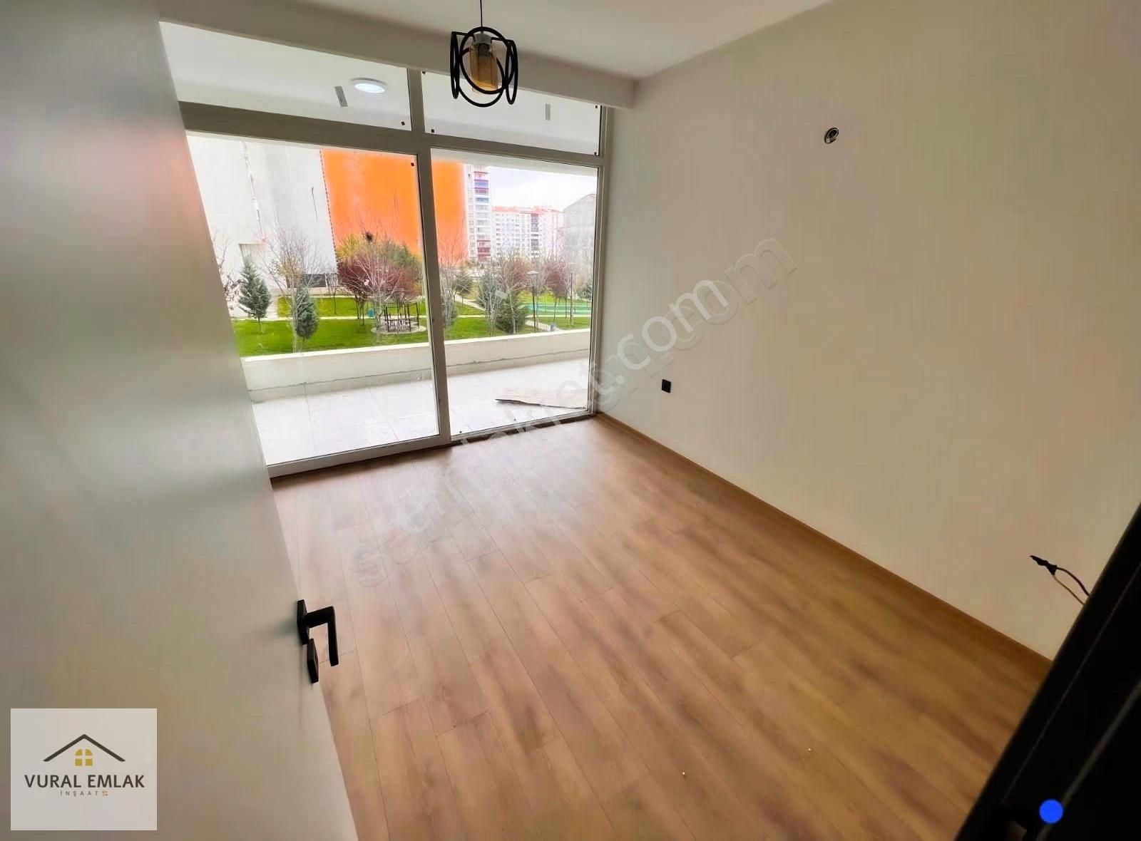 Vural Emlaktan 3+1 İskanlı Site İçerisinde Mevlana Mh 145m2 Acil - Görsel 4