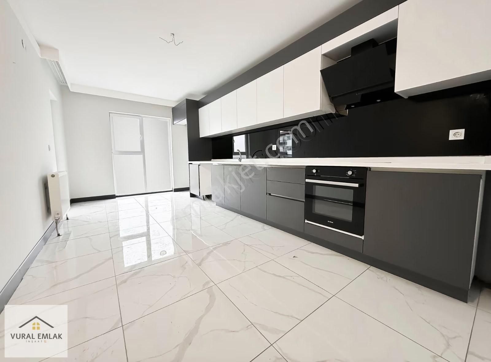 Vural,dan Site İçerisinde Kilerli E.banyolu G.odalı 160m2 İskanl