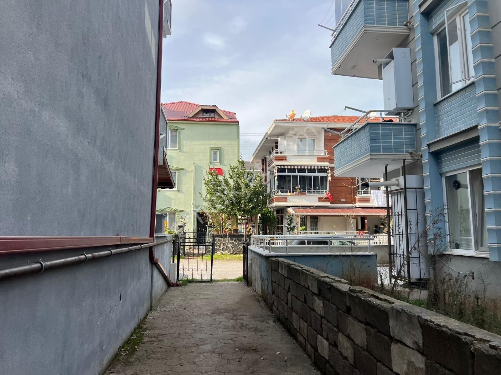 Karasu 32 Evler Mevkii Denize 150 Metre Mesafede 2+1 Arakat Cam Balkonlu Kombi&petekli Satılık Daire - Görsel 14
