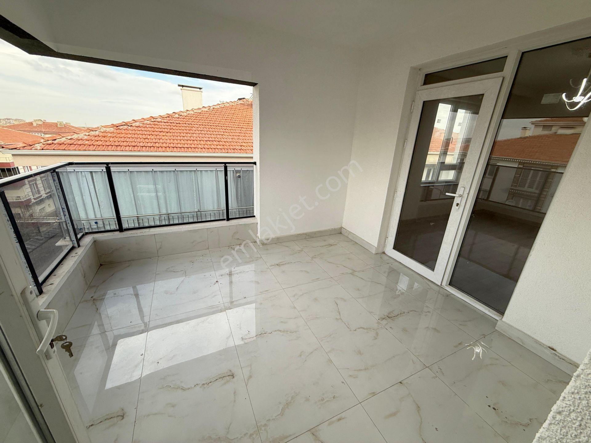 Öz'maşallah.dan Mükemmel Konum'da Güney Cephe Teras Balkonlu 3+1 - Görsel 11